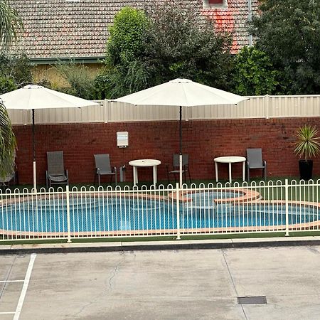 Courtyard Motor Inn Σέπαρτον Εξωτερικό φωτογραφία