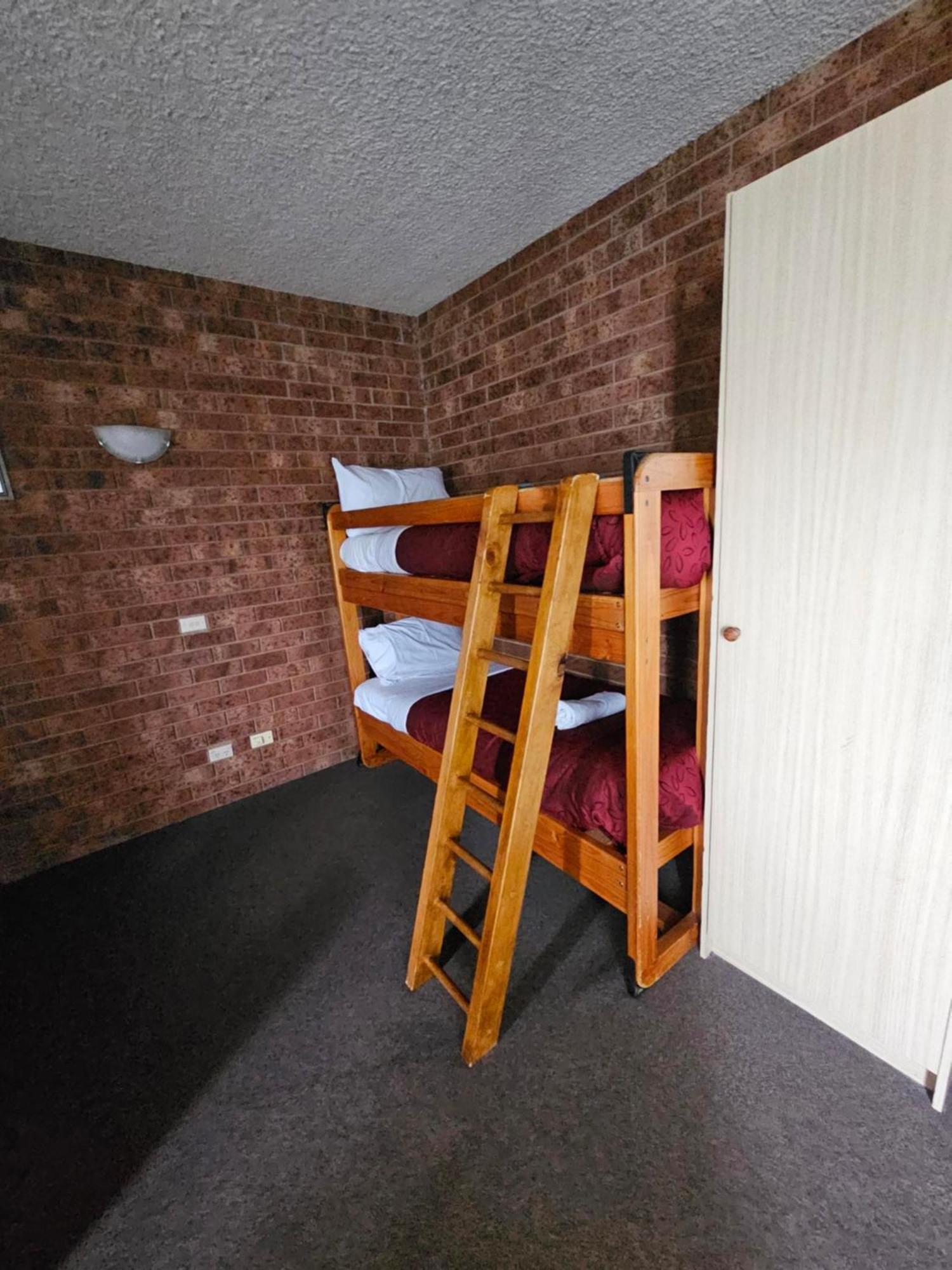 Courtyard Motor Inn Σέπαρτον Εξωτερικό φωτογραφία